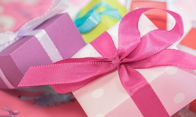gift-553149_640